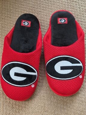 University of Georgia Red Logo Slippers Mens 9-10 Never Worn